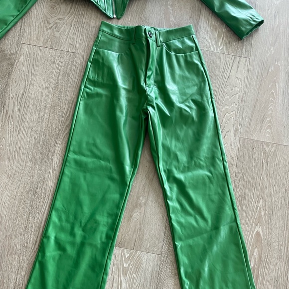 Green pant and blazer set - Picture 2 of 12